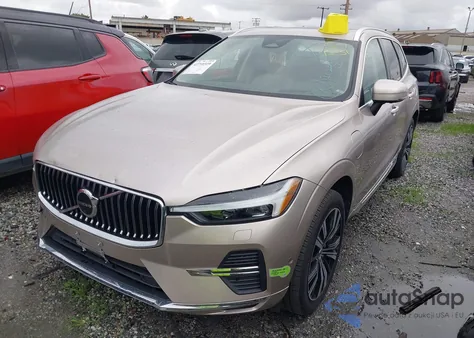 2023 Volvo Xc60 Recharge Plug-In Hybrid T8 Ultimate Bright Theme z USA, uszkodzony, nr VIN YV4H60DA7P1362980